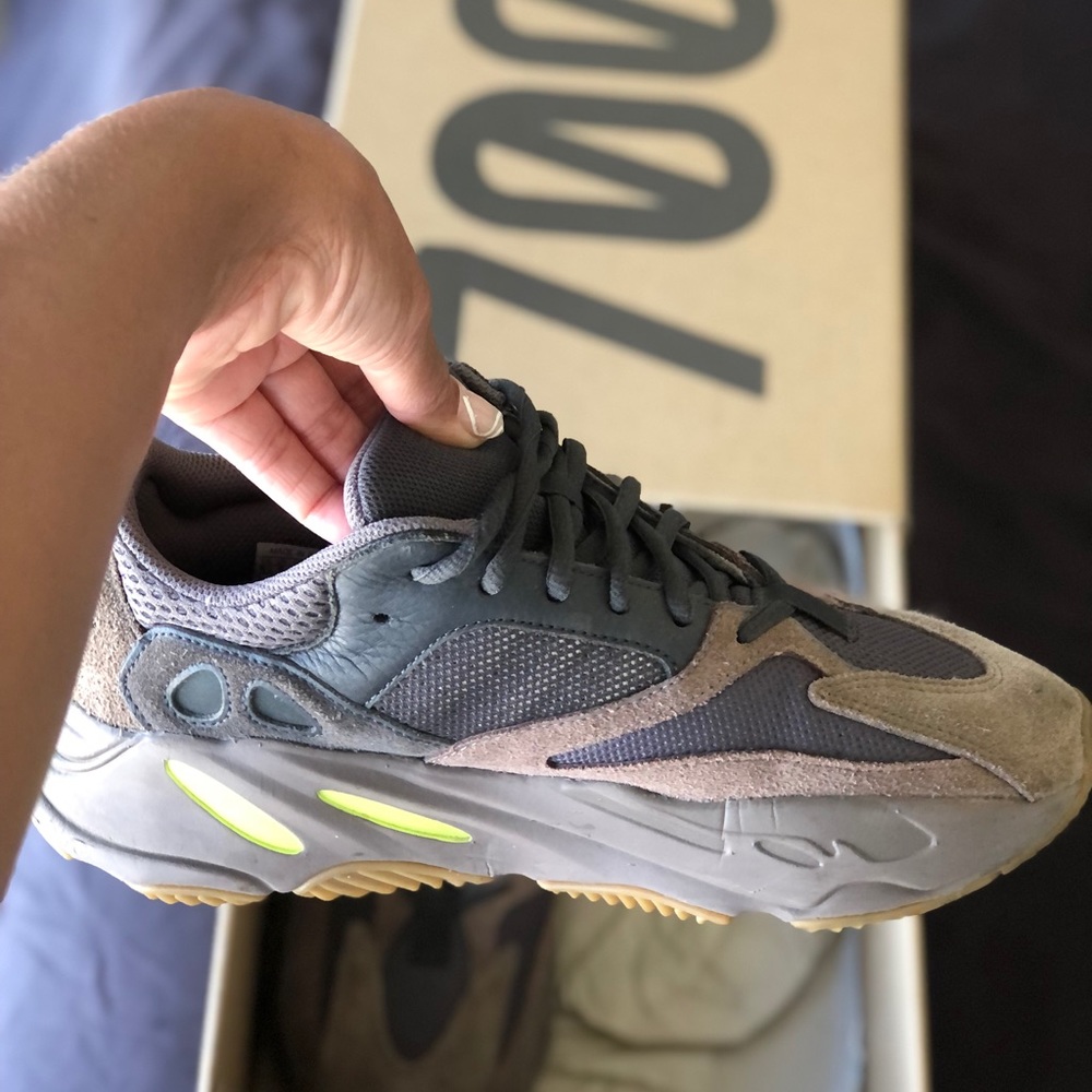 Yezzy mauve 700